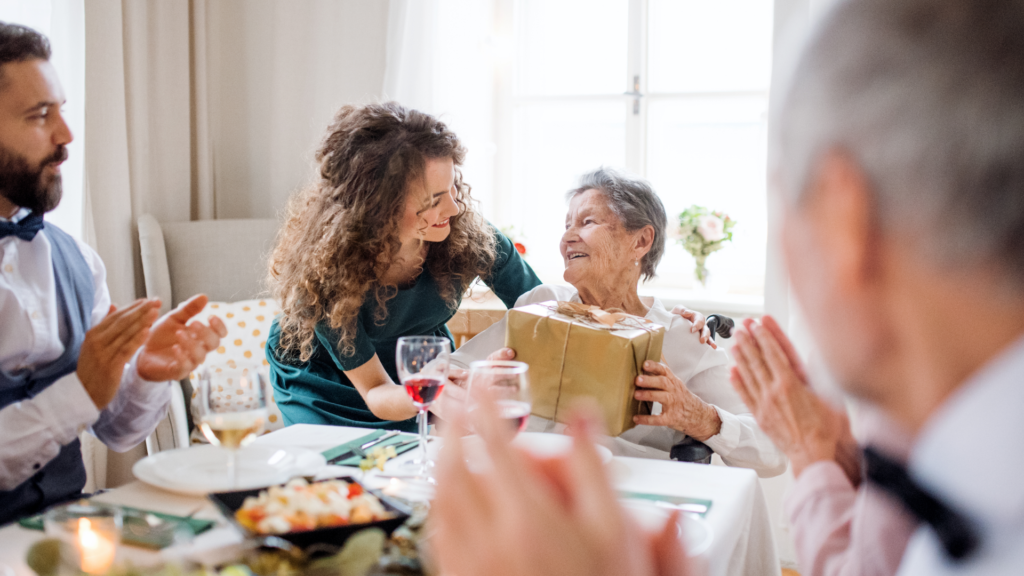 Entenda a importância da ceia de Natal em família para os idosos – Geridades