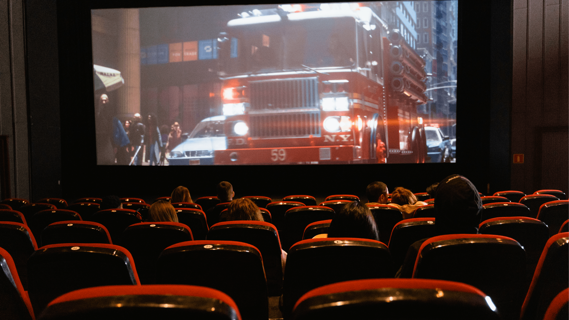 Idoso paga meia no cinema? Descubra e saiba como aproveitar esse benefício!  - Geridades